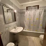 Albarella With Sea View And Pool וילה
