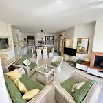 Albarella With Sea View And Pool