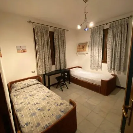 Albarella With Sea View And Pool